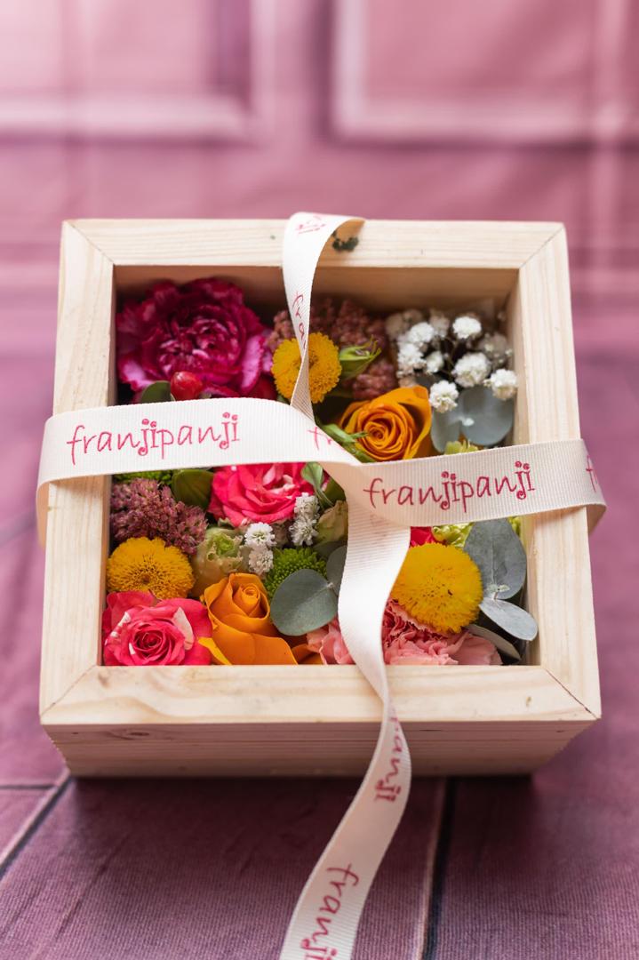 franjipanji floral gift box with four compartments